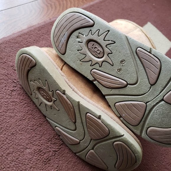 UGG ROSLYNN S/N 1889 Boots in Chestnut - Picture 6 of 7